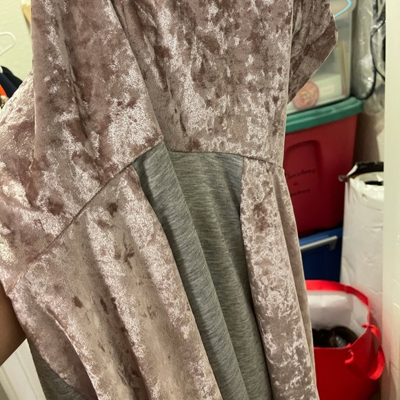 Pink velvet hoodie - Picture 4 of 4